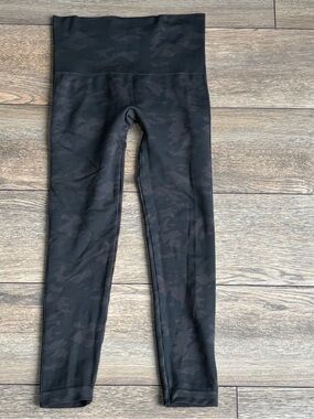 Spanx Look At Me Now Black Camouflage Leggings Stretch Shaping Seamless Sz M